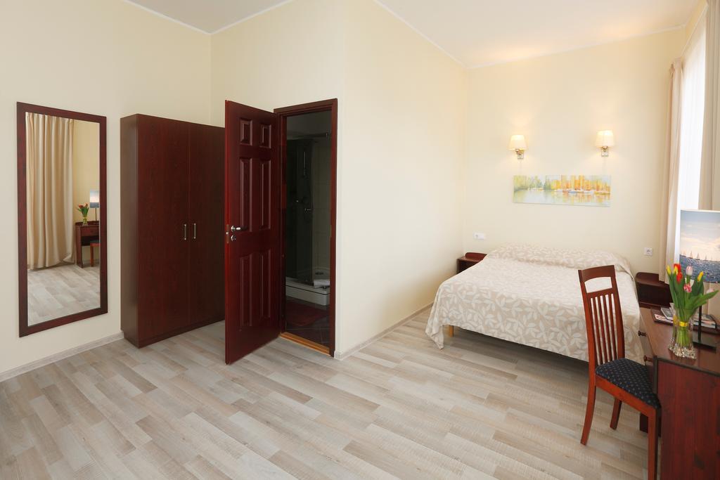 Paernu Jahtklubi Kuelalistemaja Hotel Buitenkant foto