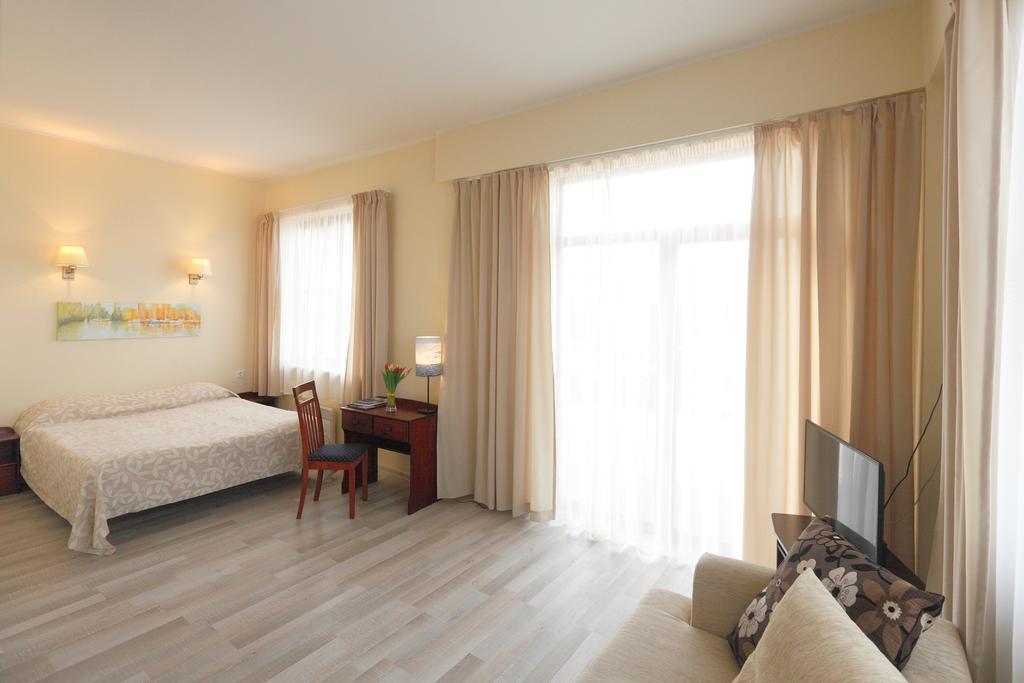Paernu Jahtklubi Kuelalistemaja Hotel Buitenkant foto