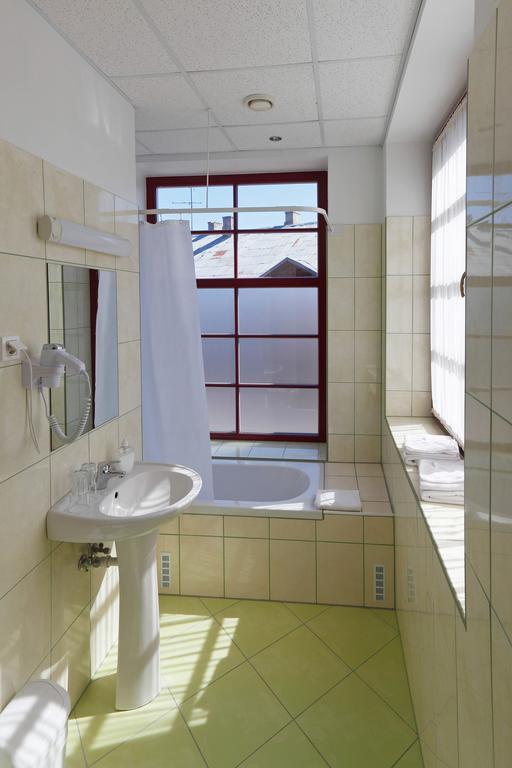 Paernu Jahtklubi Kuelalistemaja Hotel Buitenkant foto